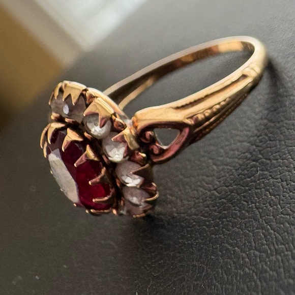 10K yellow gold Antique Victorian cocktail ring ruby red 5 glass stone - Picture 16 of 16